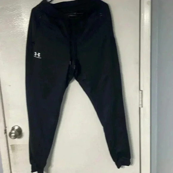 Men’s under armour sport style tricot joggers - Picture 3 of 8